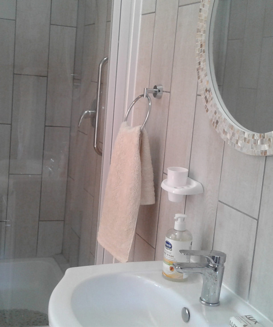 Mayflower shower bathroom en suite