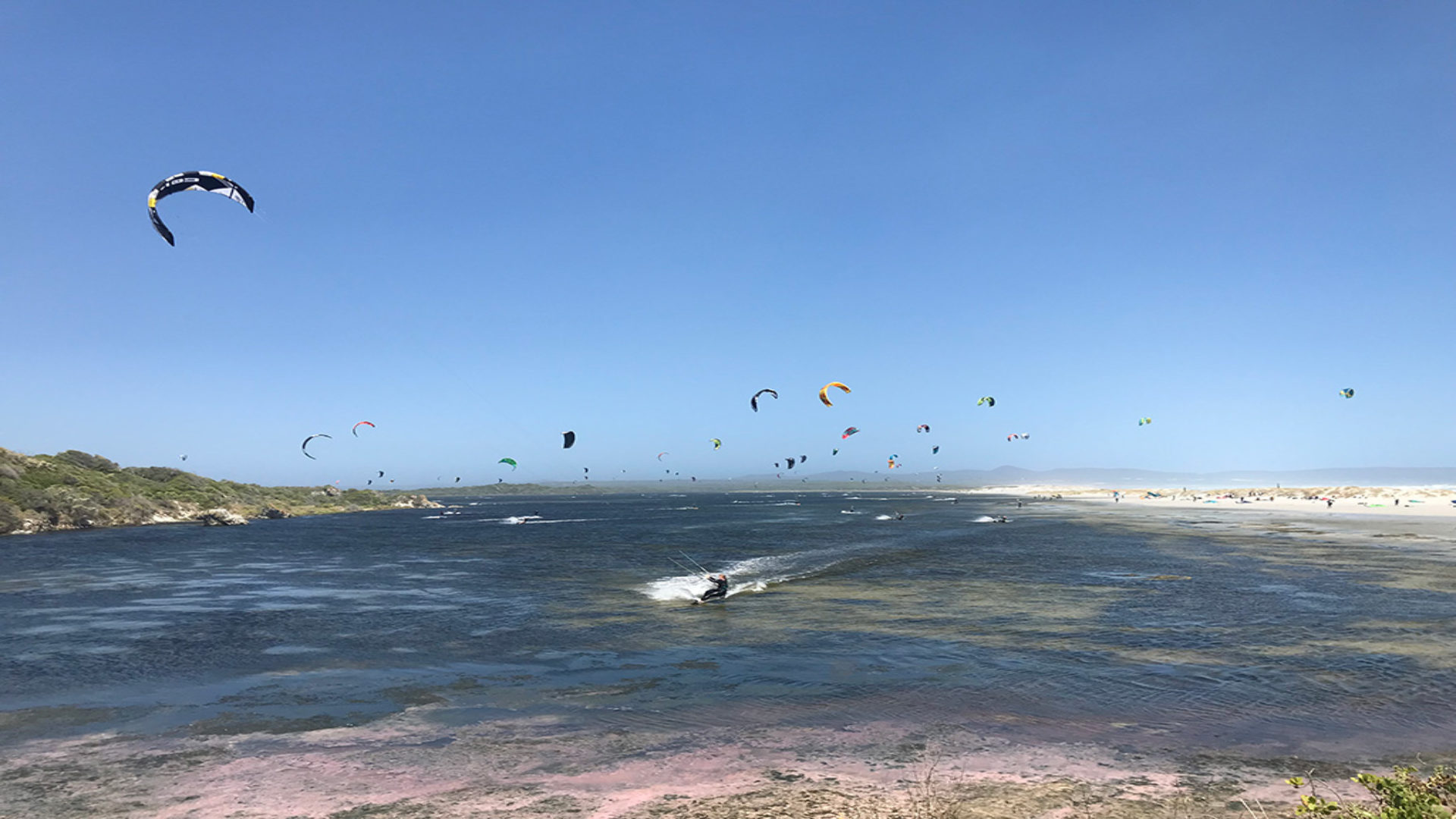 kite-surf-hermanus-lagoon-surfers